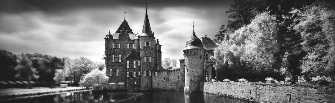 Burg Satzvey by Wolfgang Mothes - Limited Edition. Edition of: 100. Signed.
