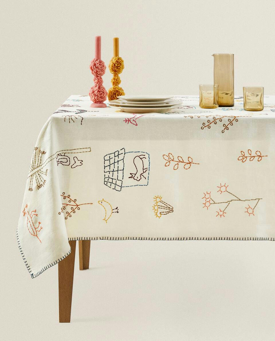 TOALHA DE MESA DE LINHO BORDADA