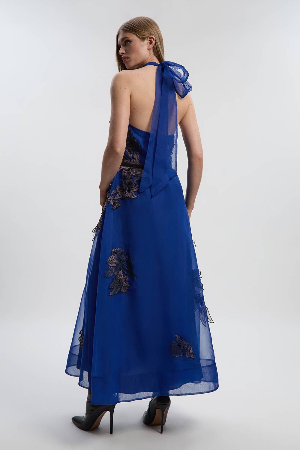 KarenMillen Robe maxi à encolure halter en organdie tissée avec appliqué floral