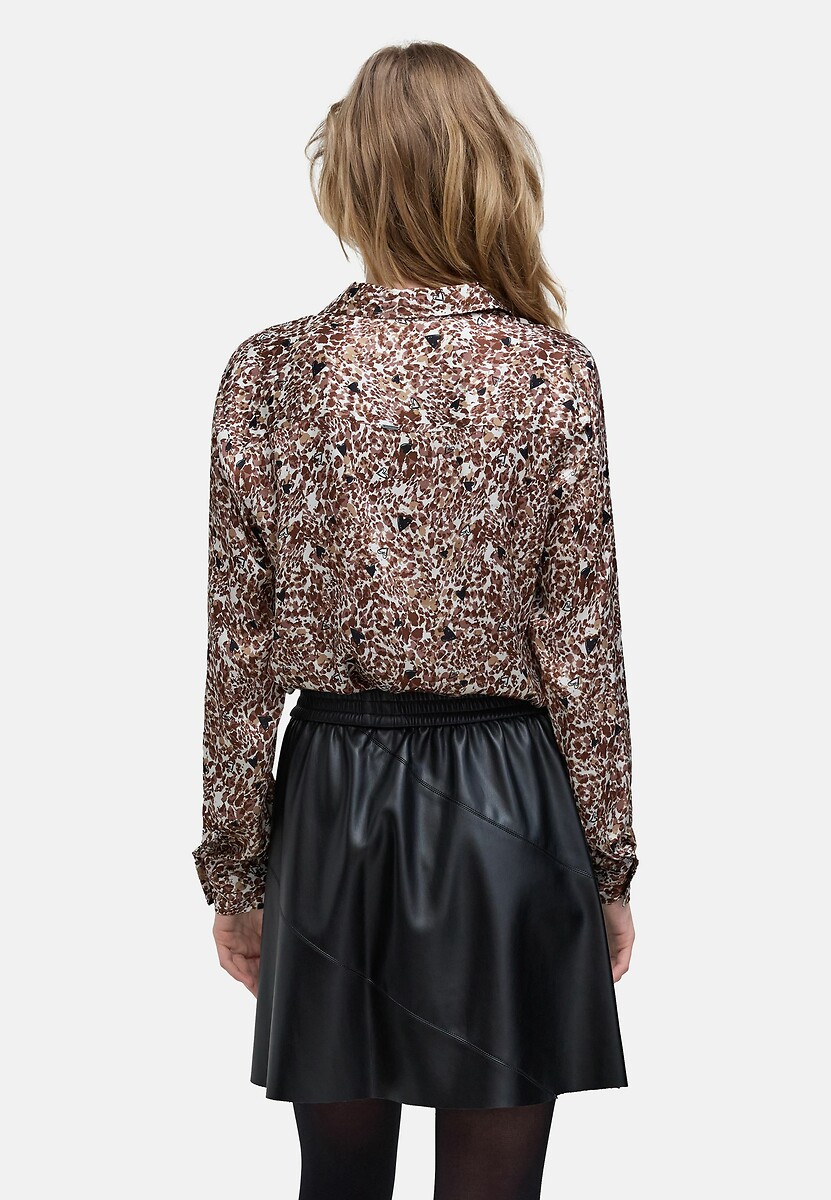 Blusa IKKS em LENZING™ ECOVERO™ com estampa animal e de coração
