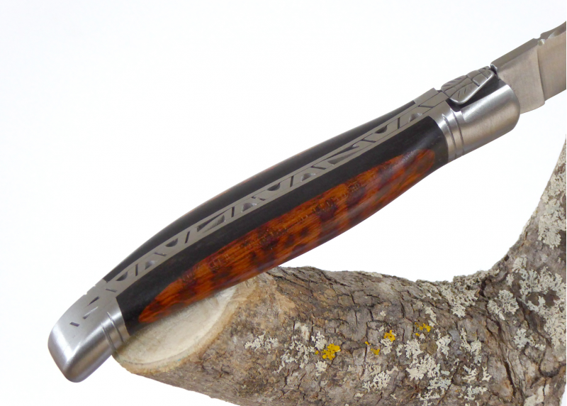 Couteau Laguiole bombé avec un manche en Ebène et Amourette et mitres inox