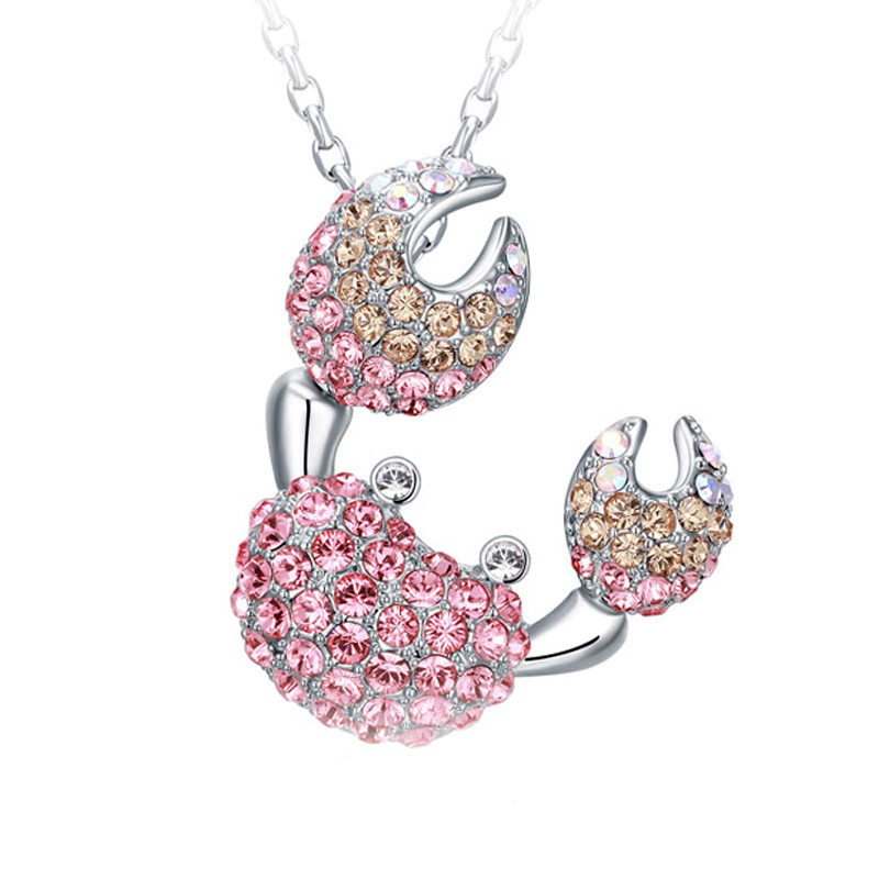 Pendentif Femme Crabe orné de cristal de Swarovski Rose et Plaqué Rhodium