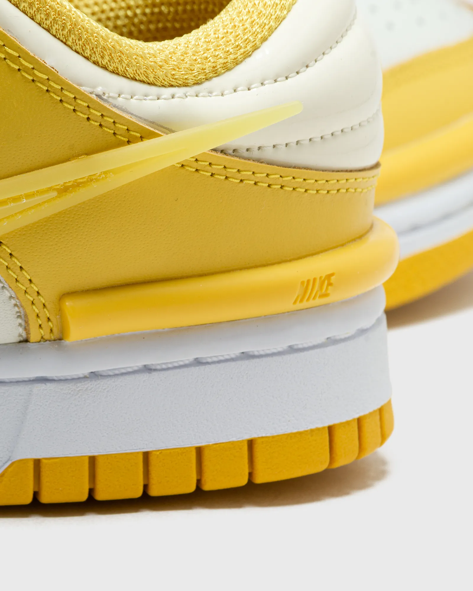 Nike W NIKE DUNK LOW  TWIST 'Vivid Sulfur'