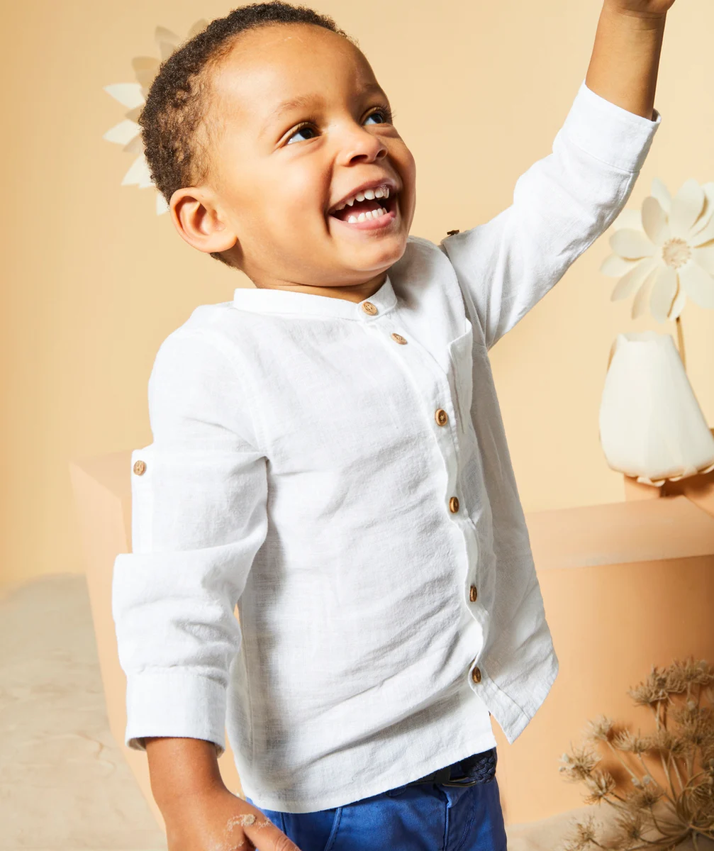 chemise blanche bébé garçon avec col tunisien et poche