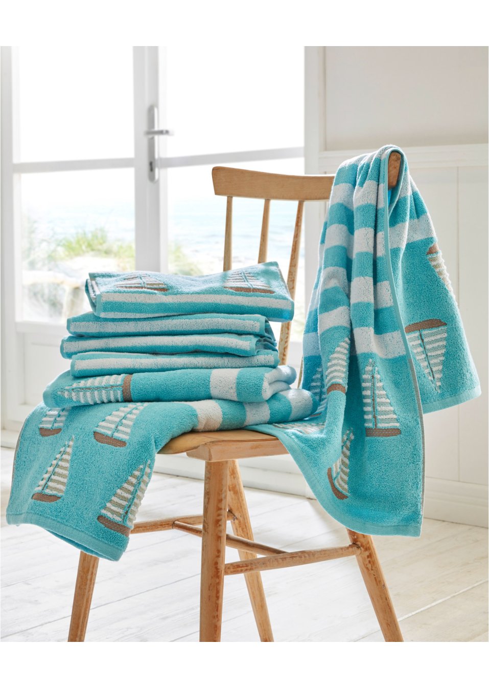 Serviette de toilette motif bateau