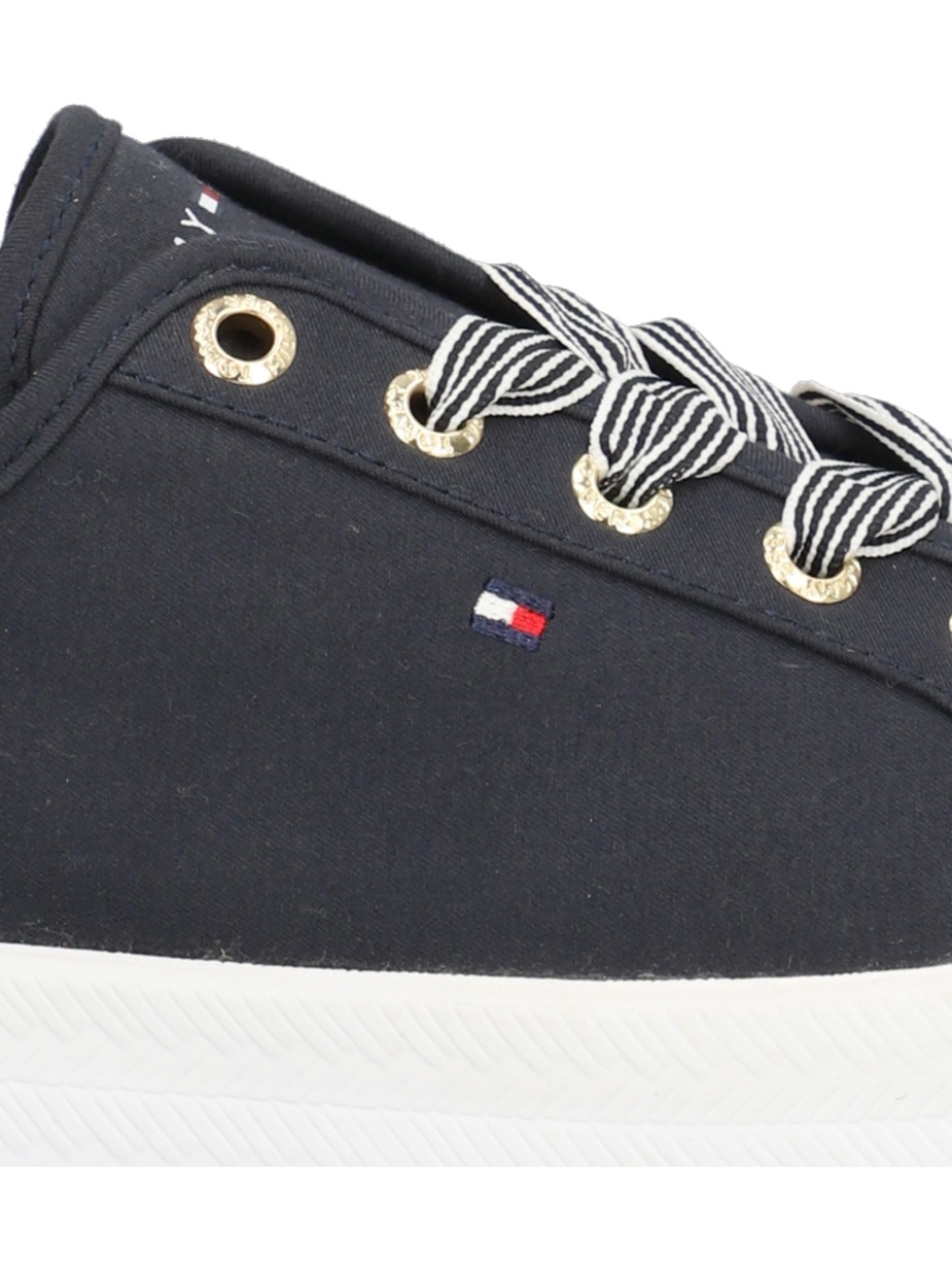ESSENTIAL NAUTICAL SNEAKER