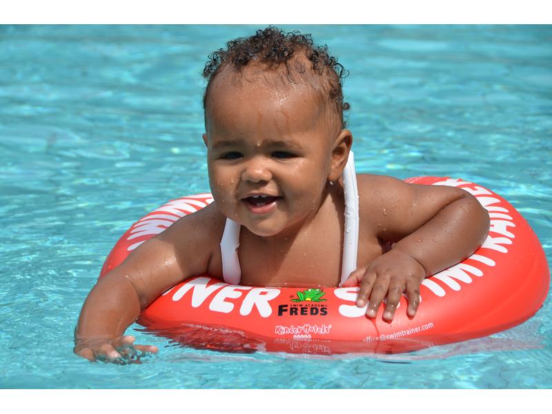 Fred's Swim Academy Swimtrainer Classic Rot Schwimmring Classic ab 3 Monaten, 6-18 kg
