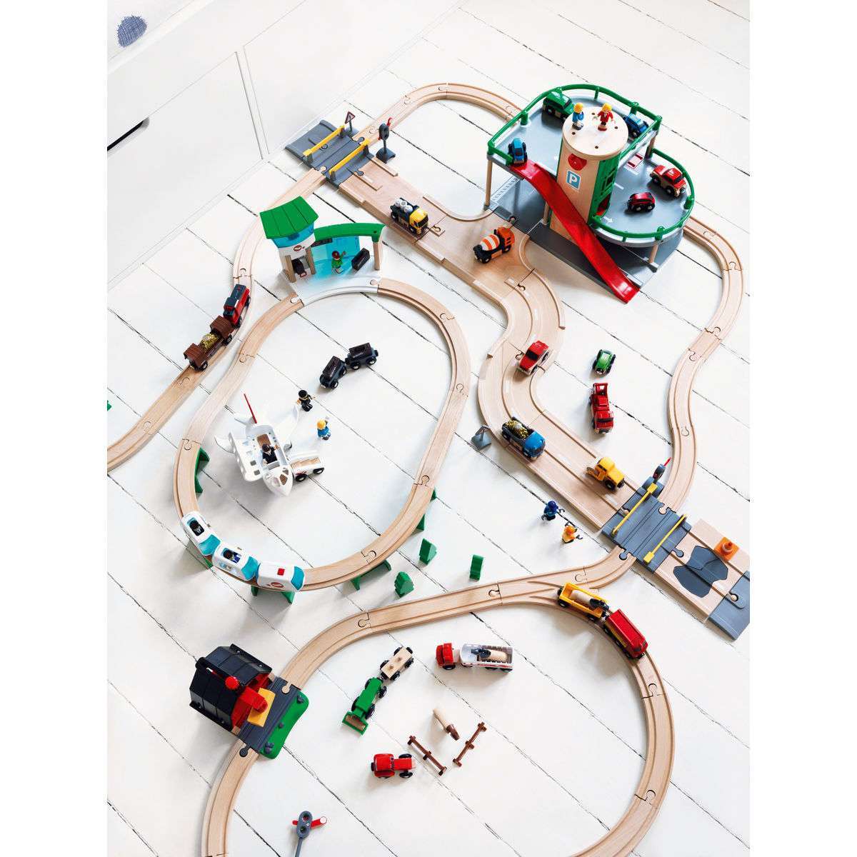 BRIO Spiel Parkhaus, Straßen&Schienen