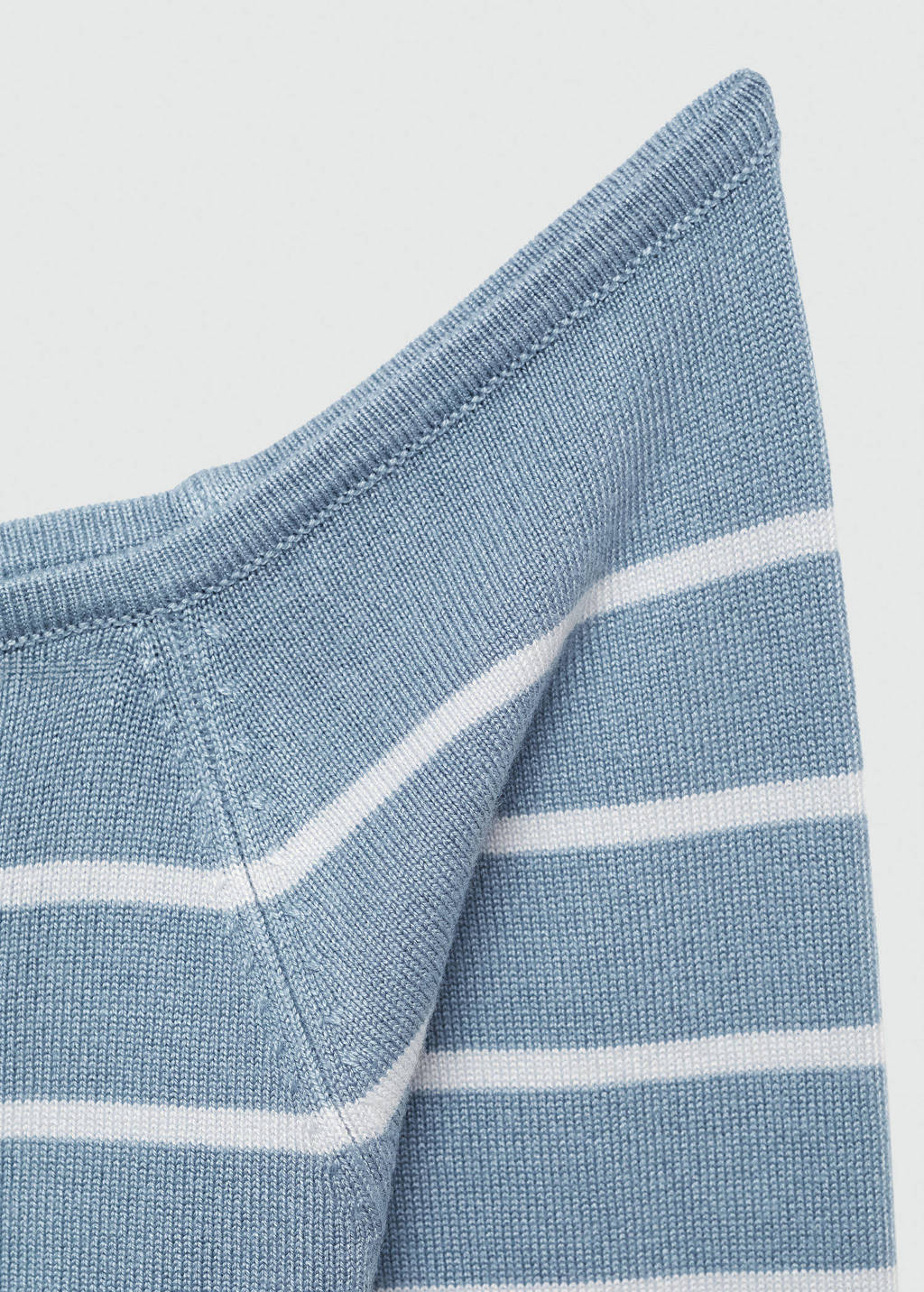 MANGO TEEN gestreepte fijngebreideoff shoulder top middenblauw/wit