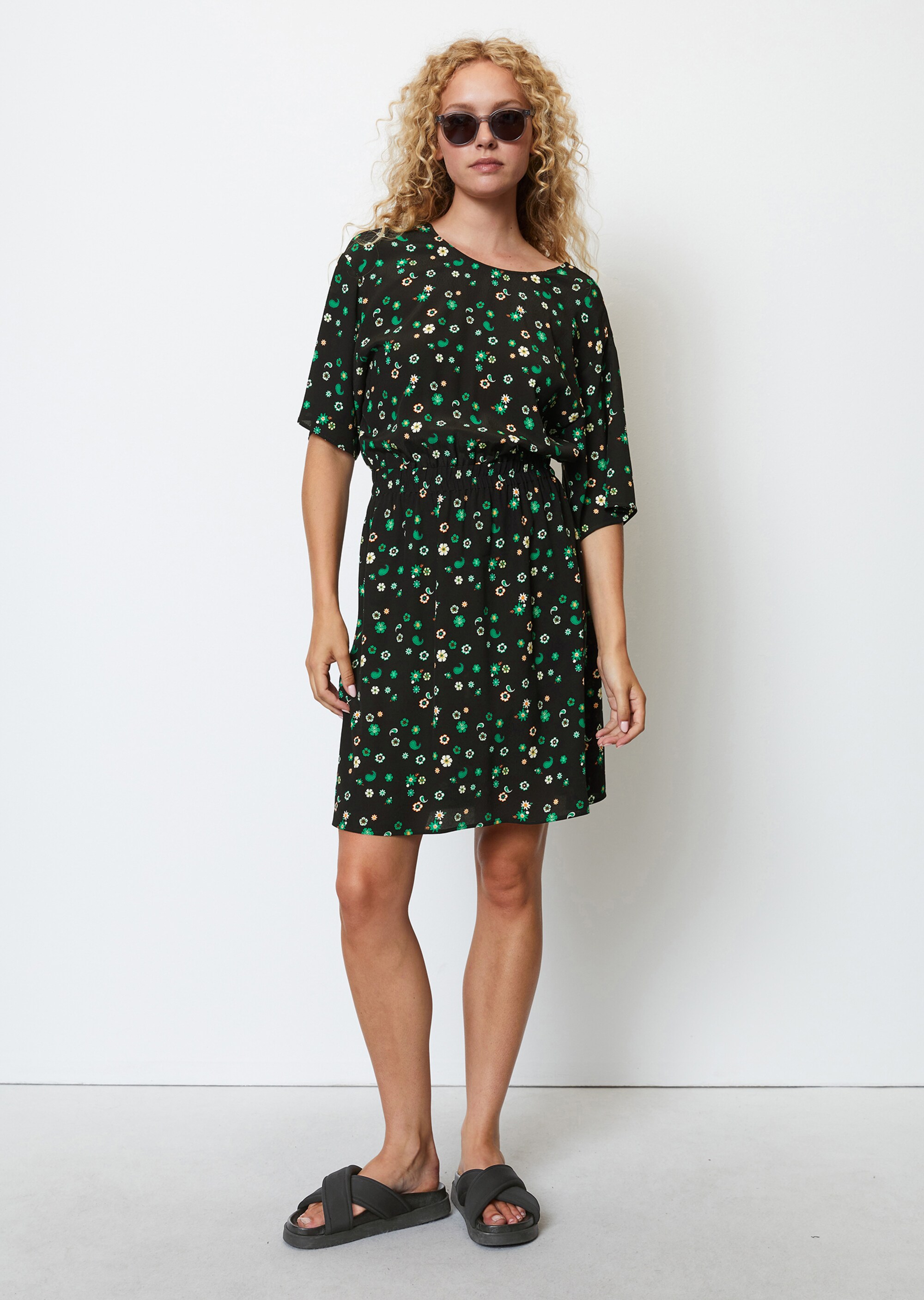 Kurzes Kleid mit Allover-Printaus LENZING™ ECOVERO™