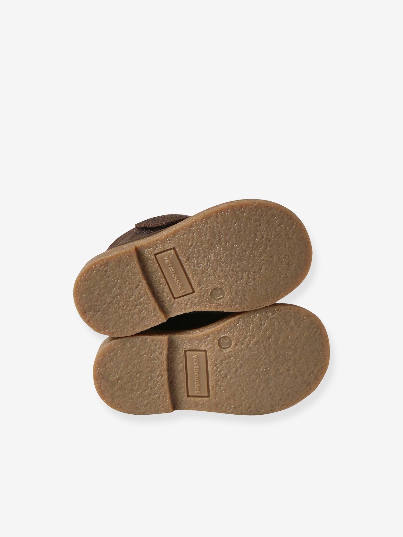 Sapatinhos de bebê em couro marrom com fecho de velcro