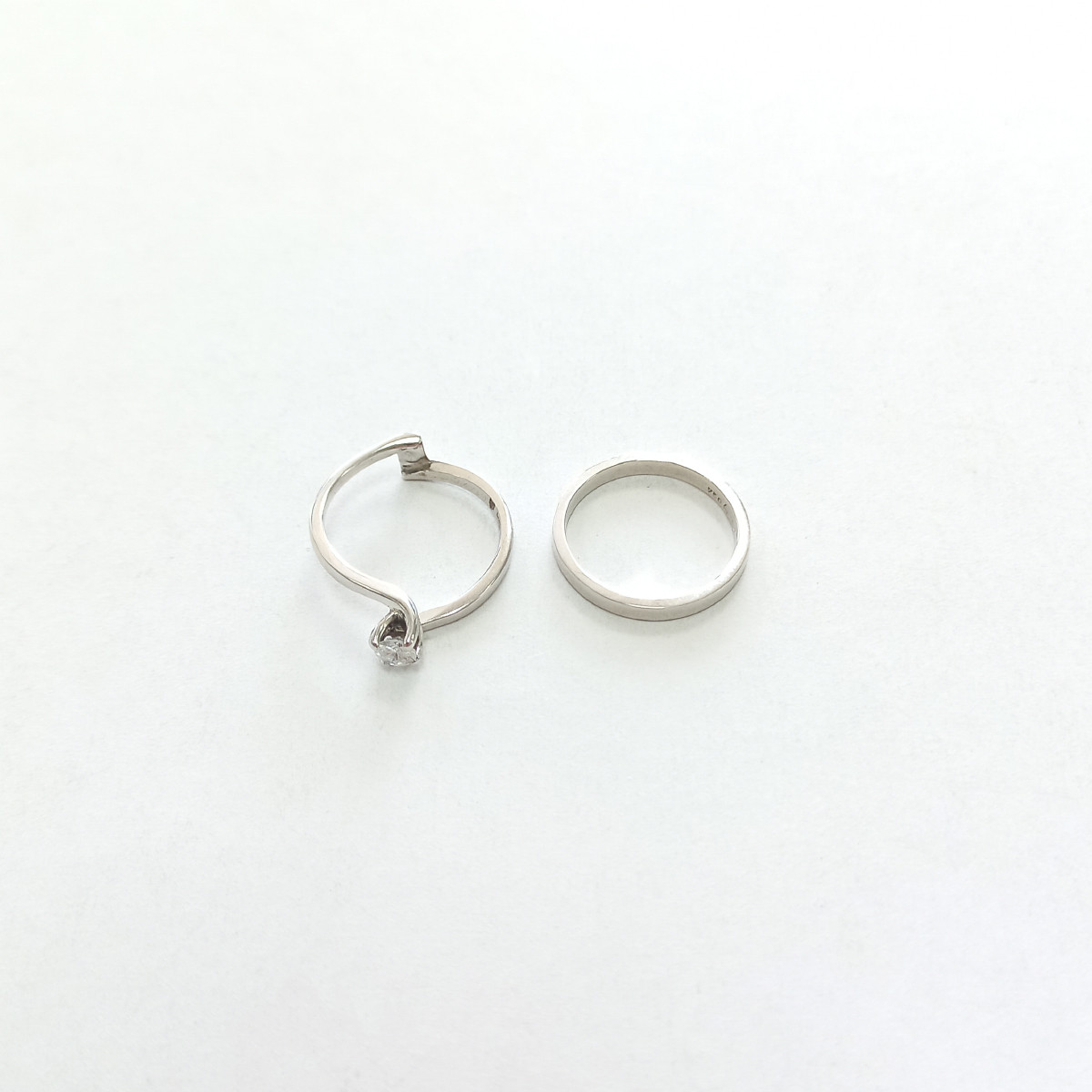 Duo de bague et solitaire d'occasion or 750 blanc diamant 0,17 carat