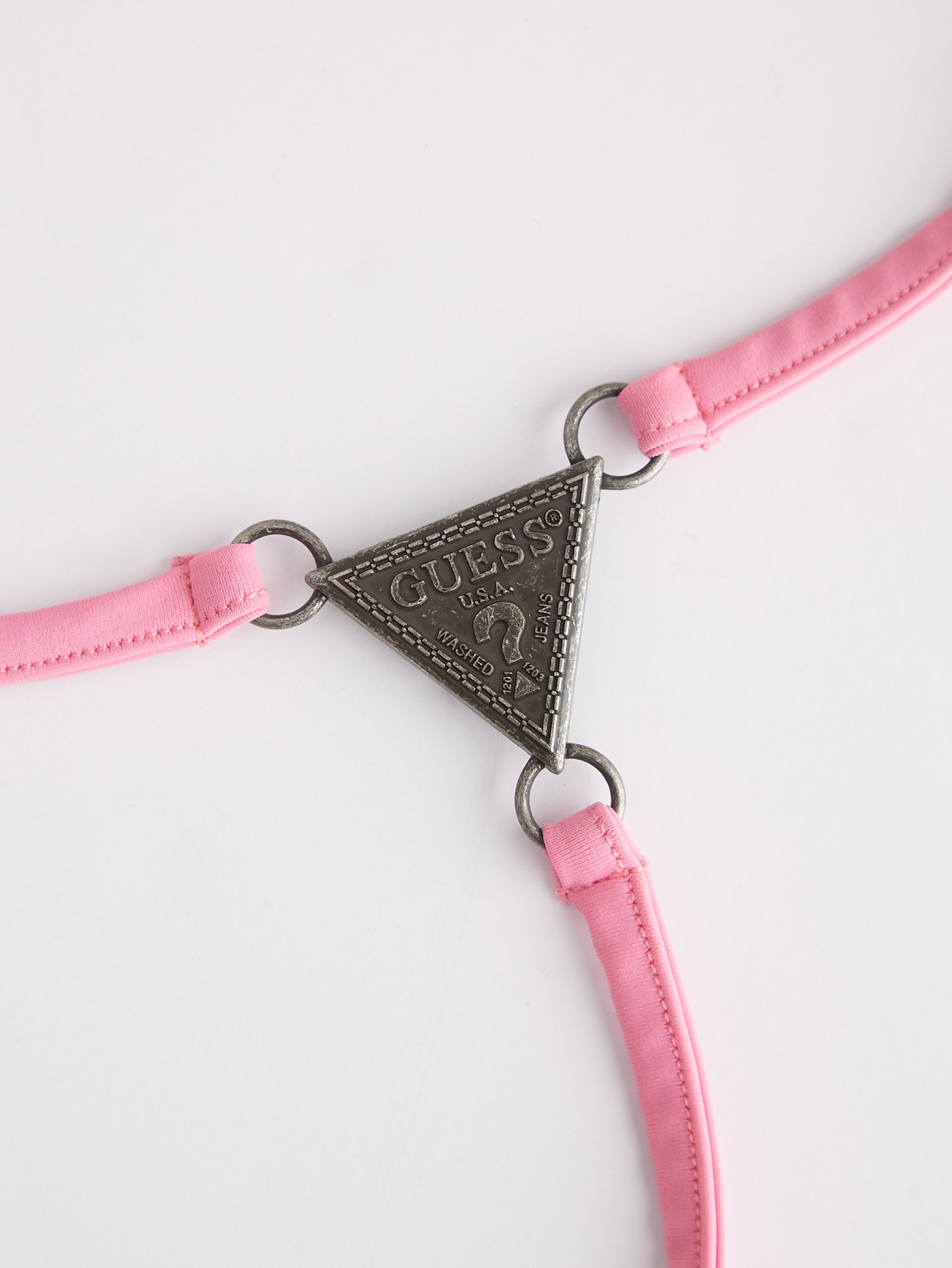 tanga triangular de metal