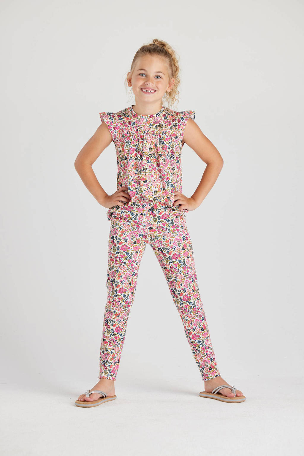 Chaos-and-Order T-shirt Nelly met all over print multi