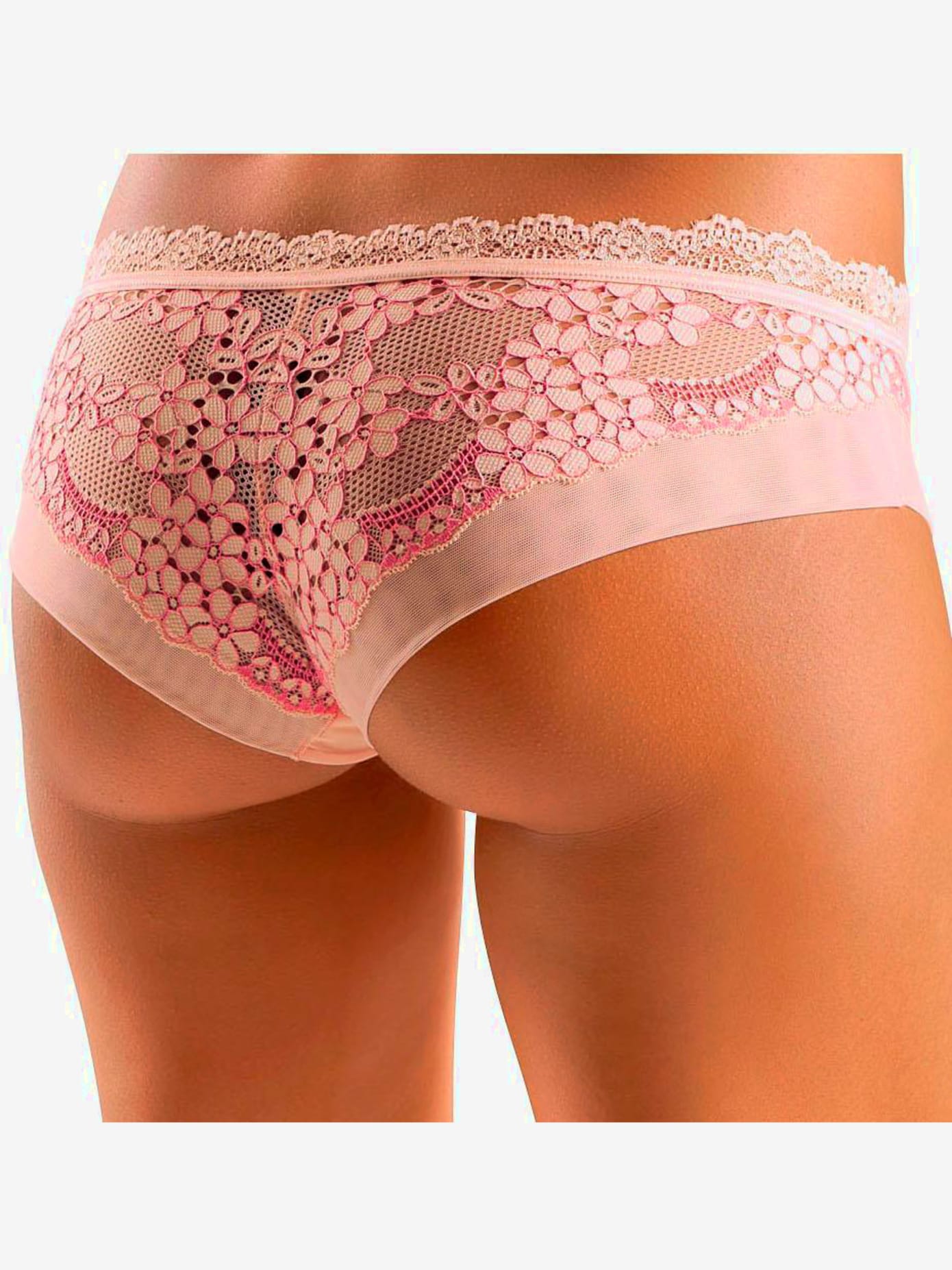 Tanga en dentelle ravissante