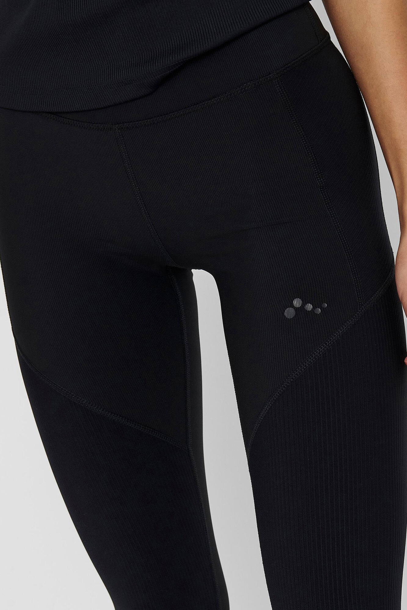 leggings compridas e elásticas