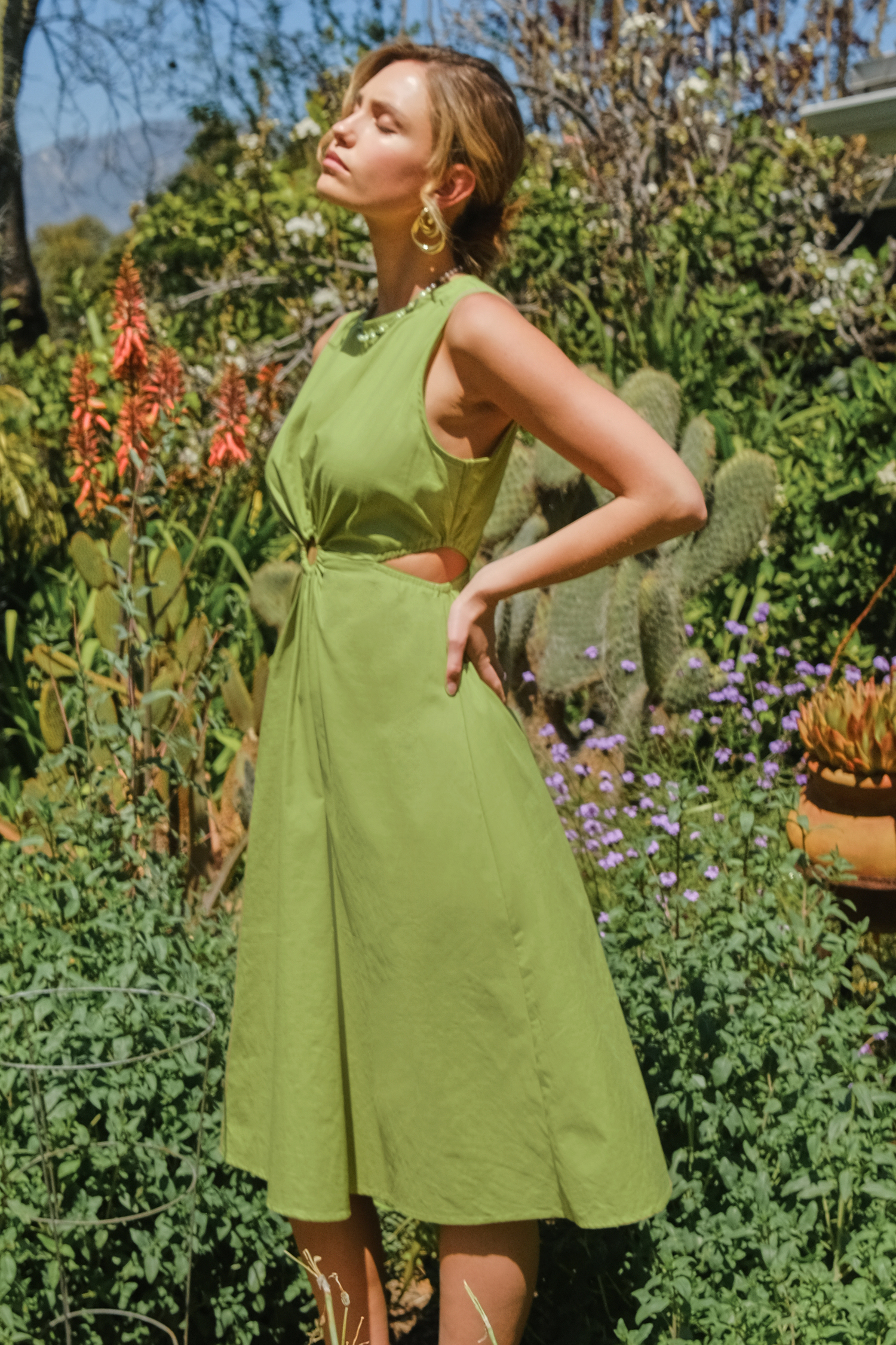 Robe midi en pur coton sans manches découpé en lin rétro