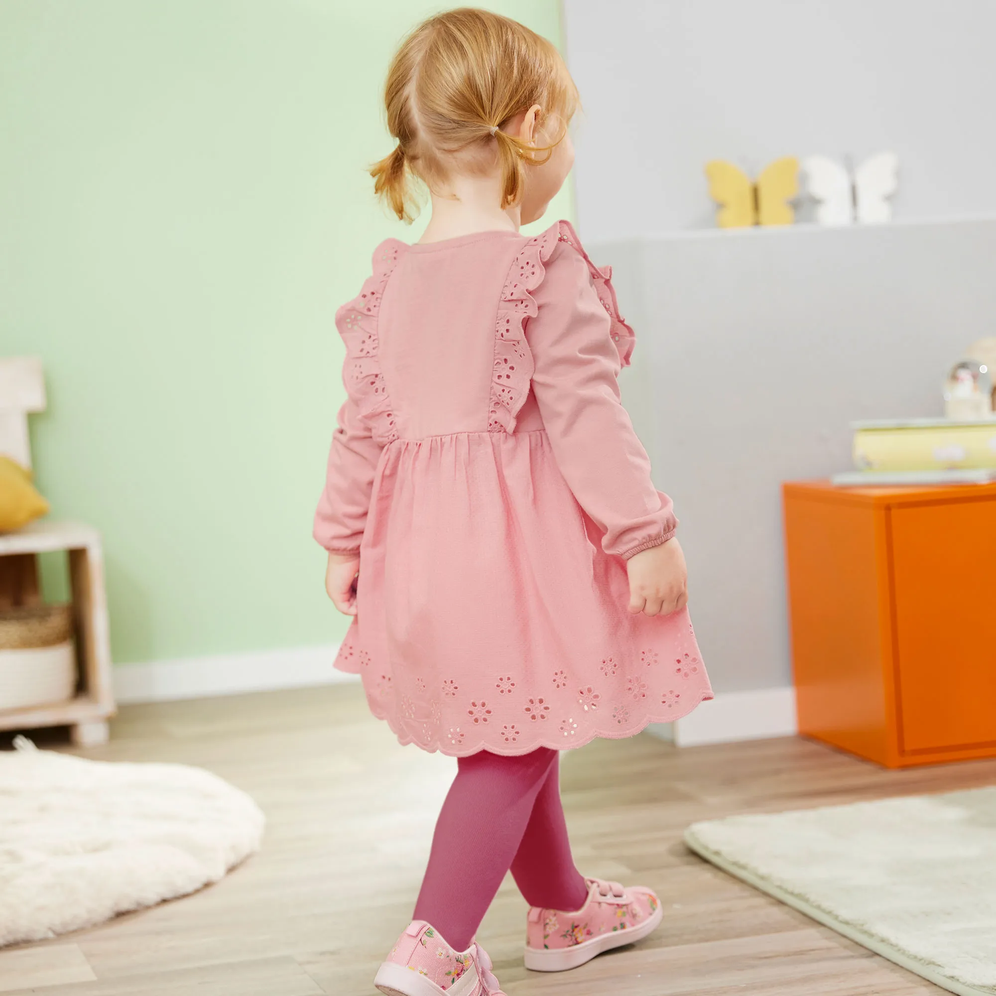 Baby-Mädchen-Kleid mit Rüschen