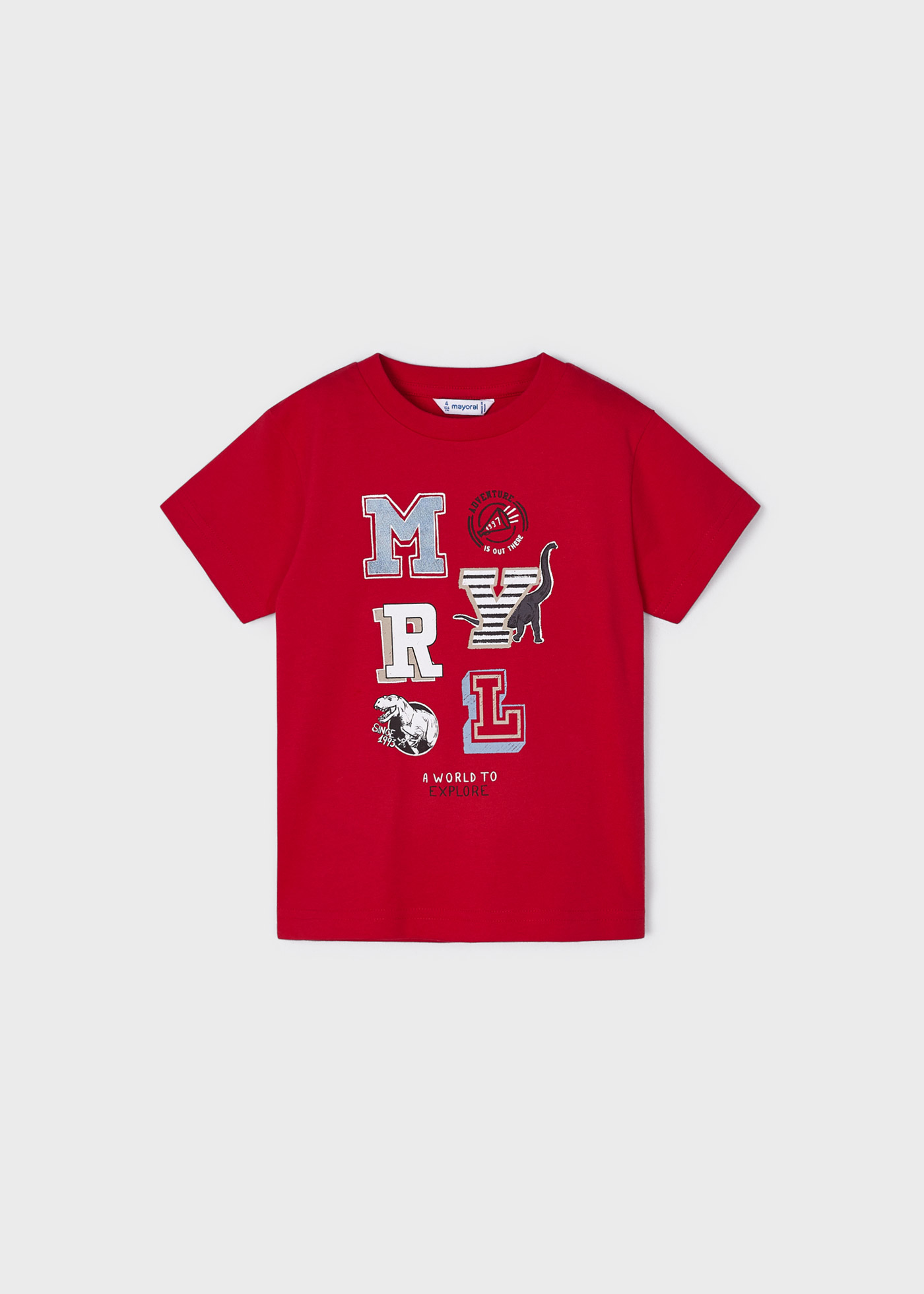 Camiseta infantil masculina em algodão sustentável com estampa.