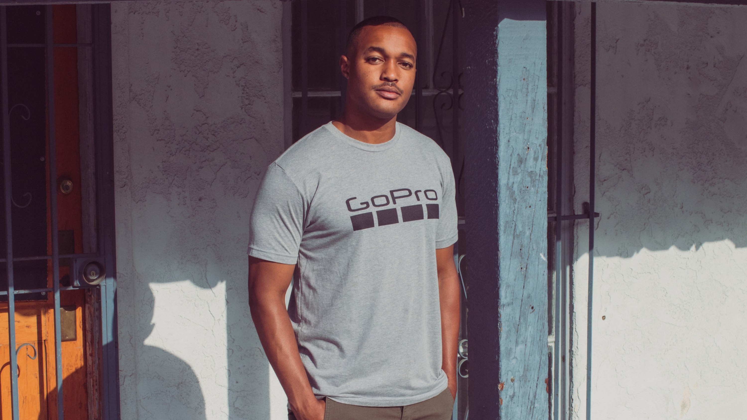 The Staffer – T-Shirt mit Logo
