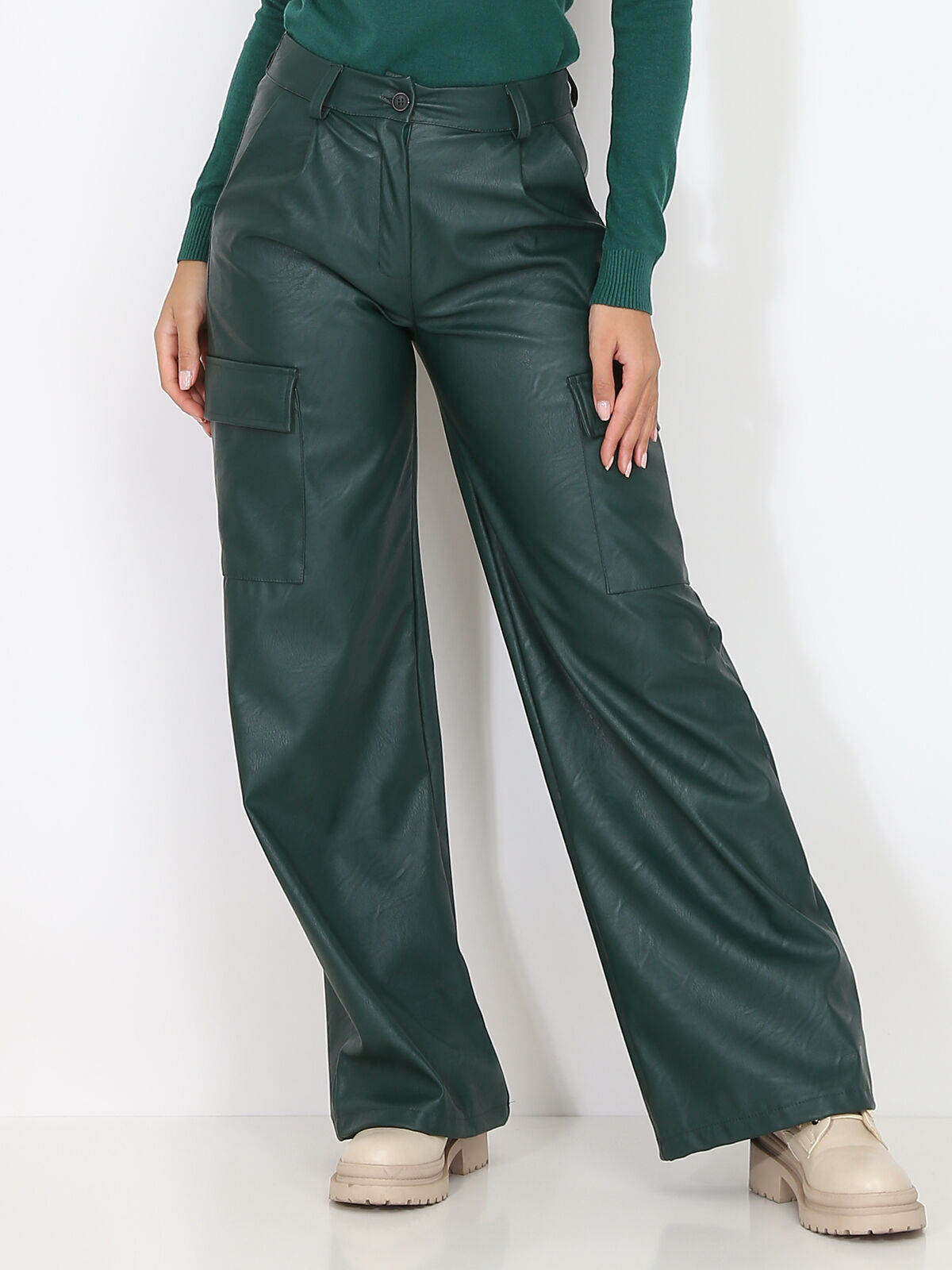 Pantalon cargo évasé en simili- Vert
