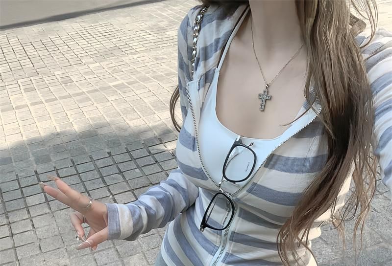 Shinsei - Gestreept jack met capuchon en rits / Tanktop met ronde hals en effen kleur / Mini A-lijn rok met gemiddelde taille