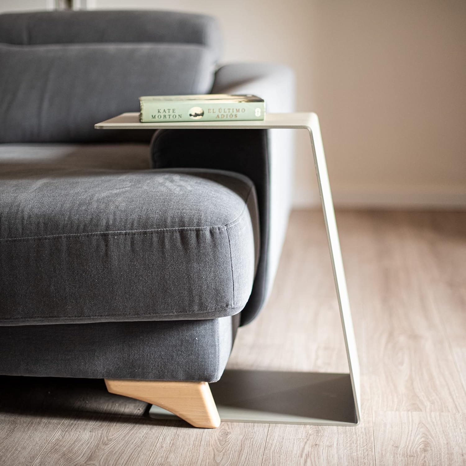 MILUKA Beistelltisch C-Form Beige Metall 30 x 40 cm | Beistelltisch für Sofa, Couchtisch, Nachttisch, Laptoptisch | Modernes Design für Wohnzimmer & Schlafzimmer