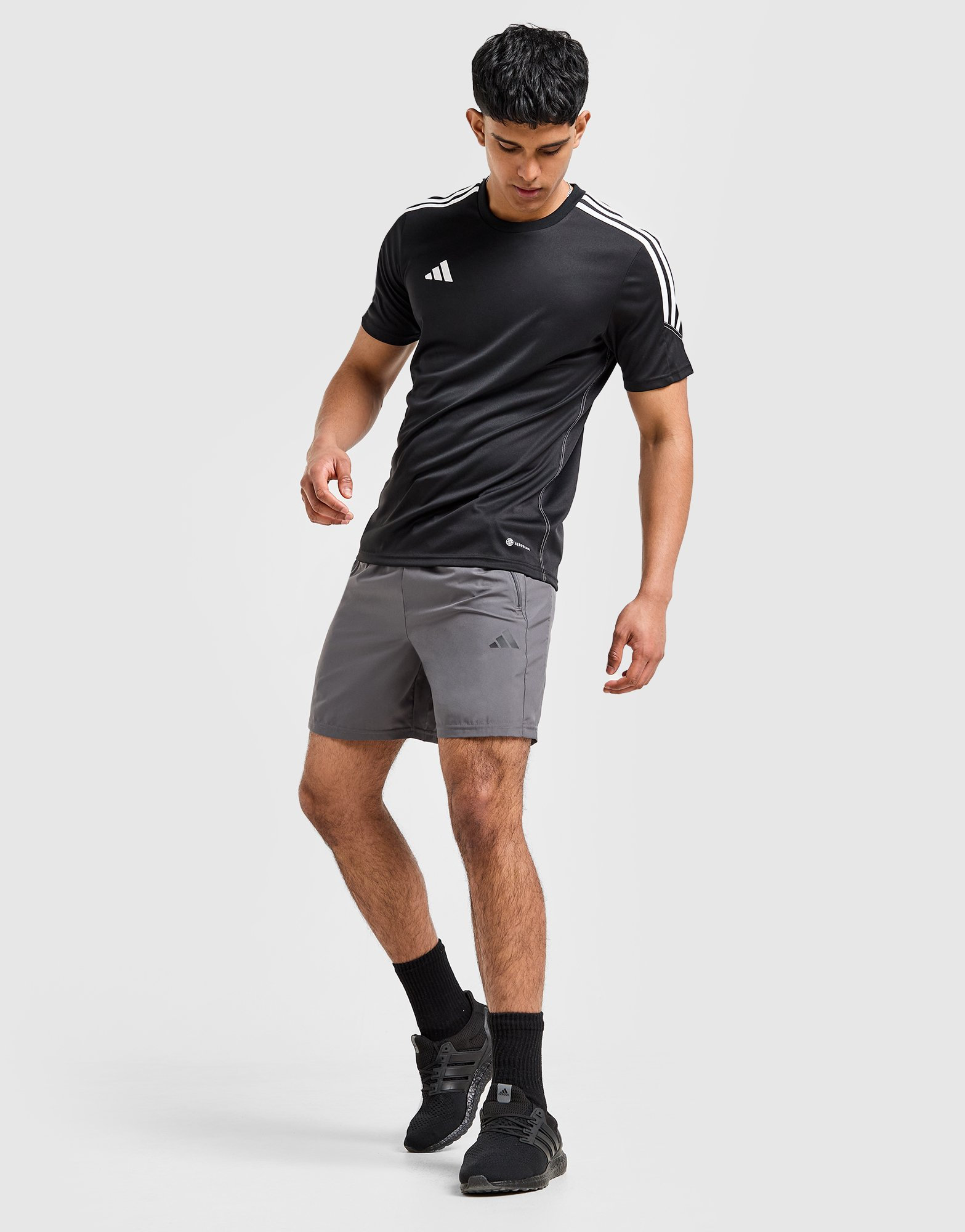 adidas Short d'entraînement en toile Train Essentials