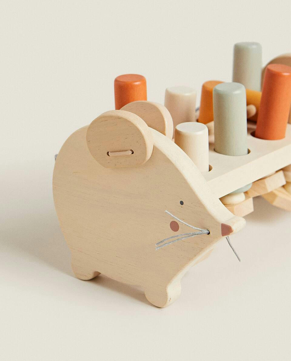 Brinquedo de martelo e pino em formato de rato