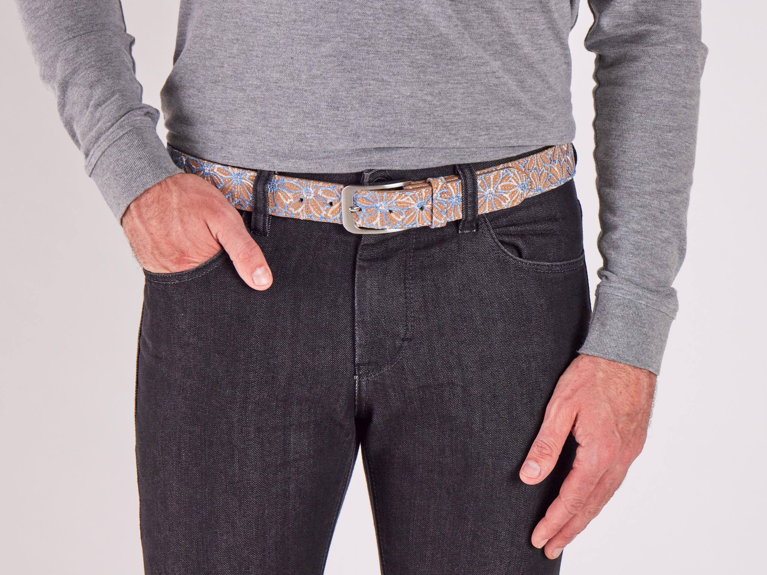 Blue Cork Flower (Riem)