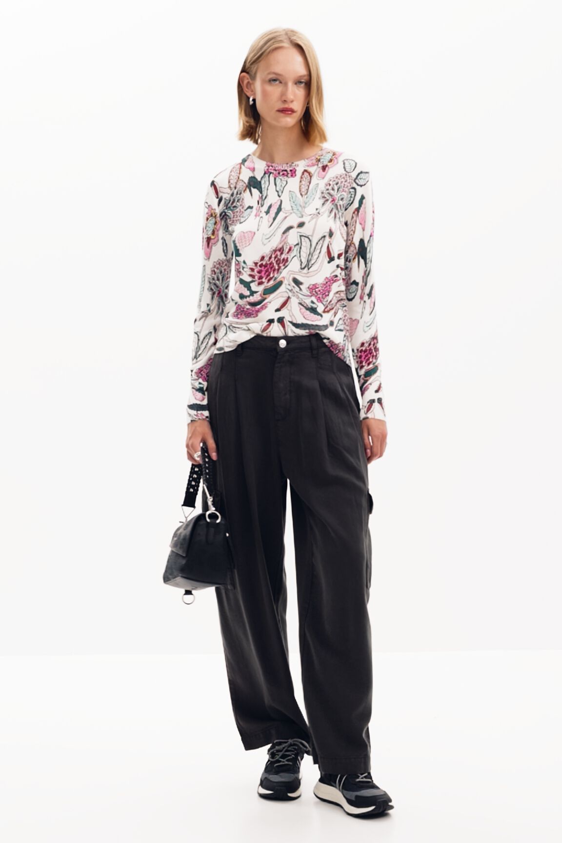 Detalhes da camisa flores