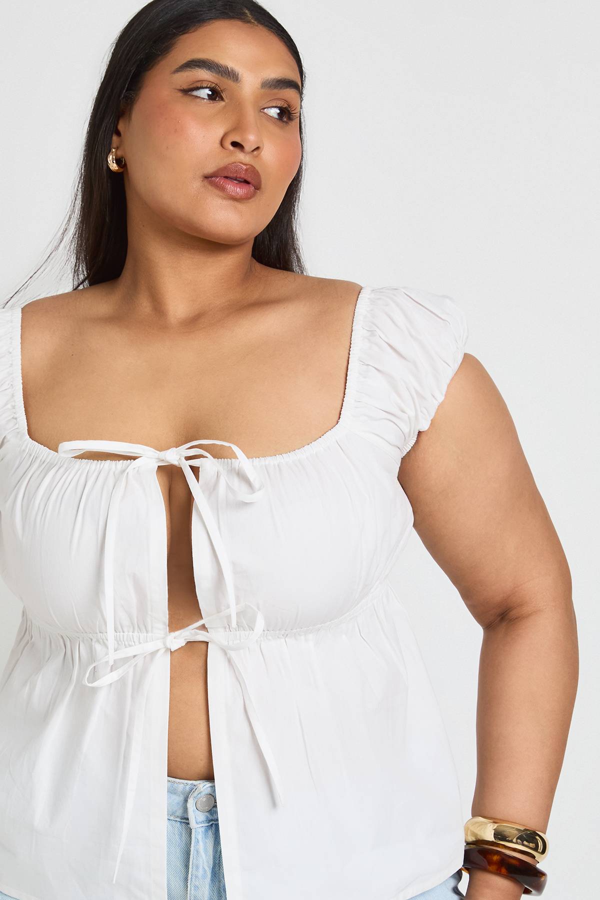 boohoo Haut Péplum À Détail De Nœud À Volants Étagés Grande Taille