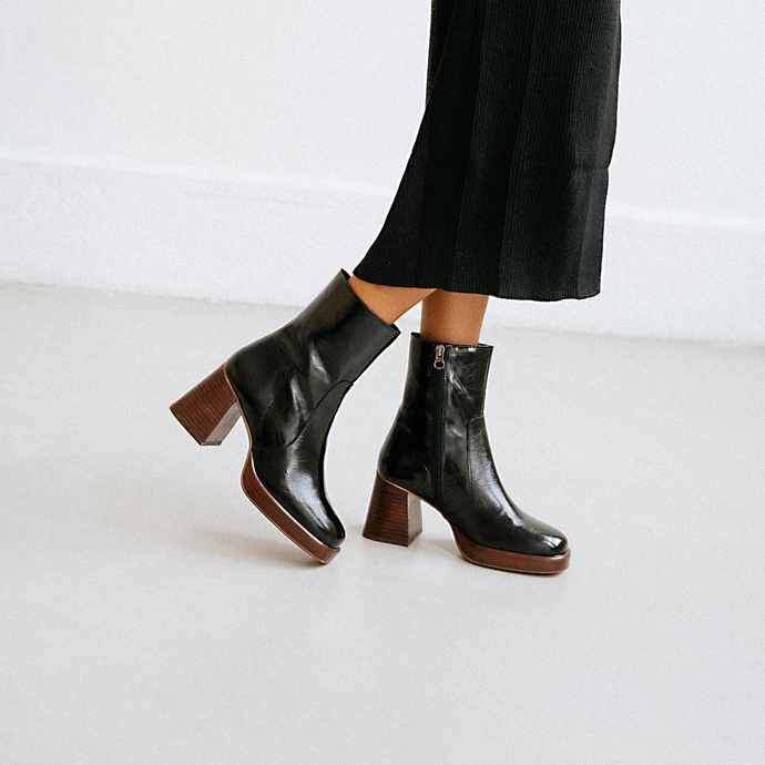 Bottines à plateformes  en cuir brillant noir