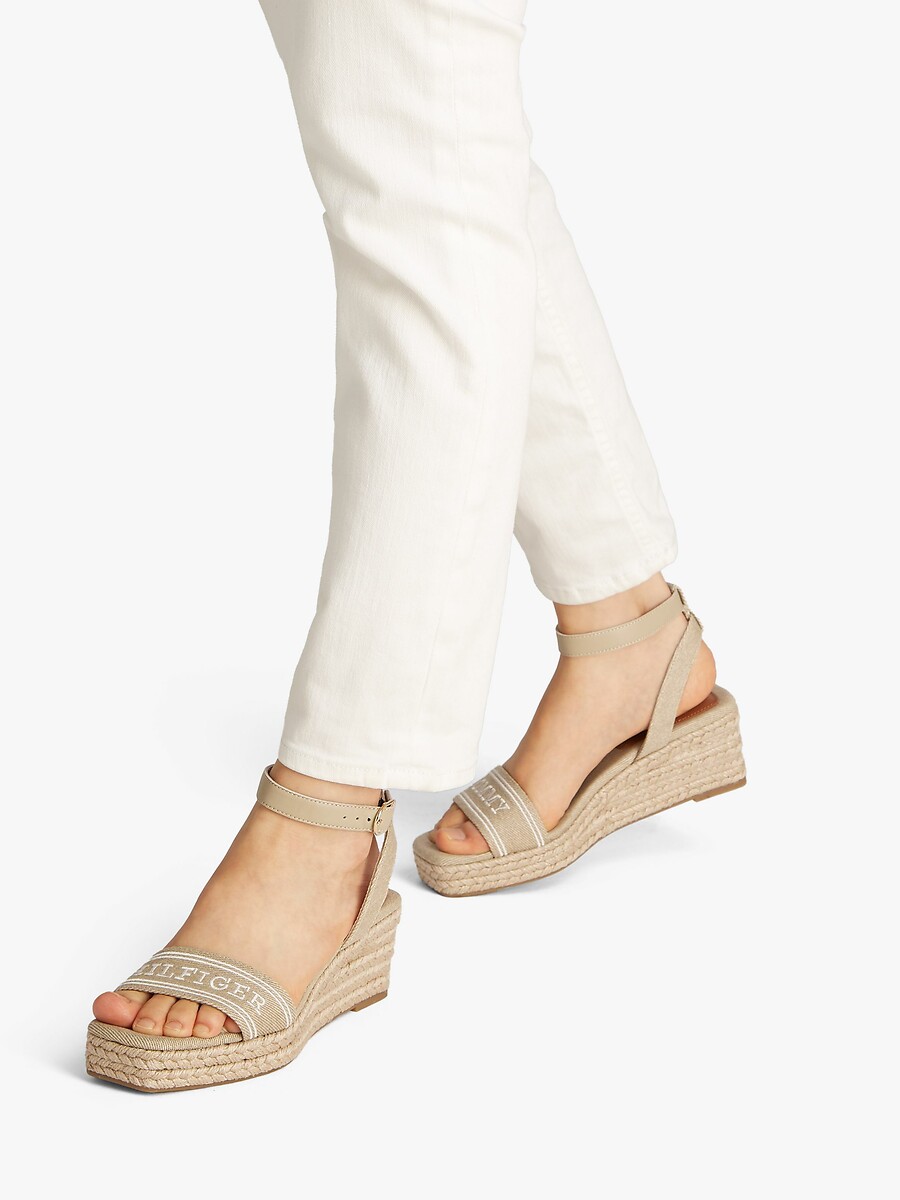 TOMMY HILFIGER<br>Sandálias de plataforma