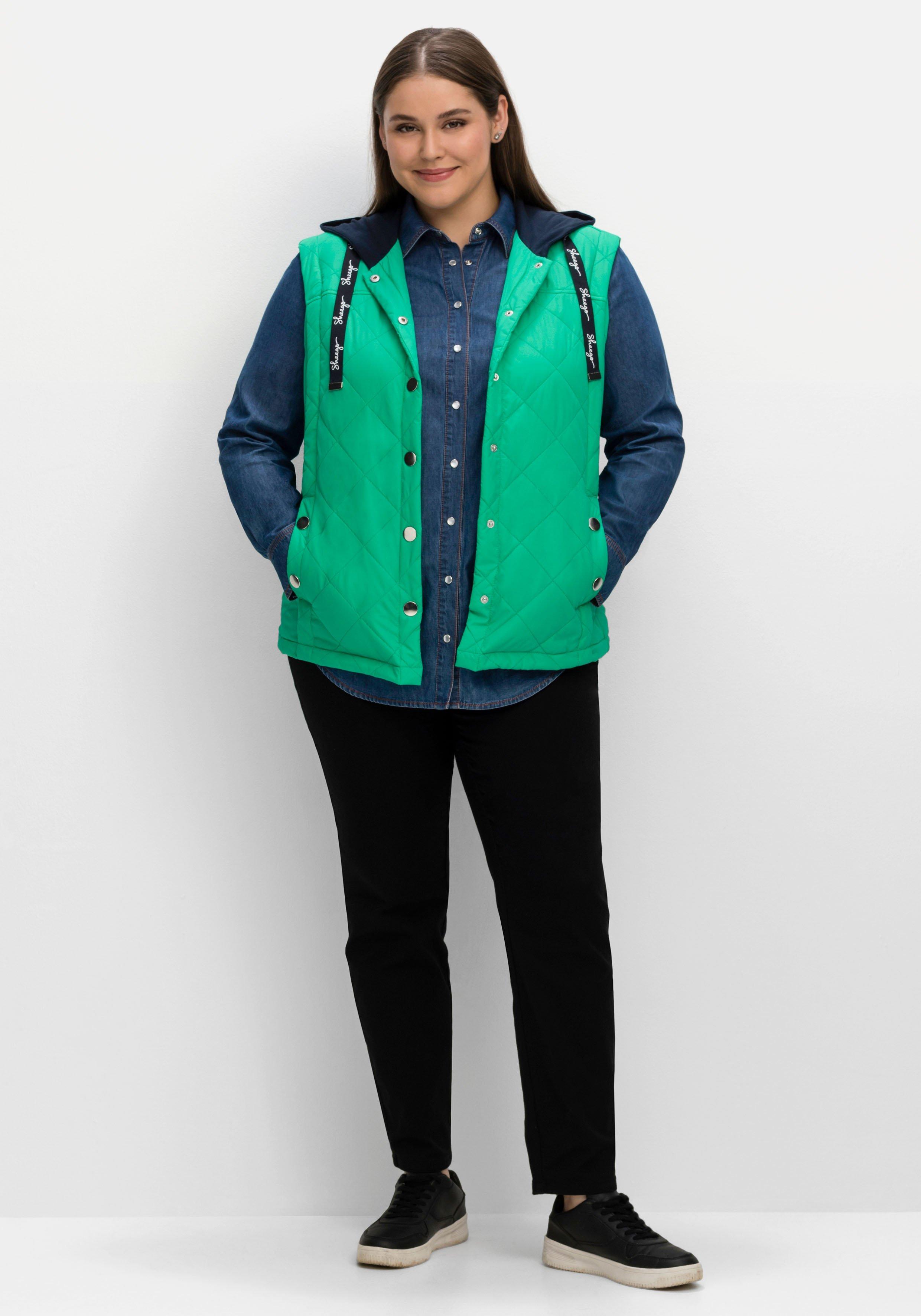 Taillierte Steppweste mit Sweat-Kapuze