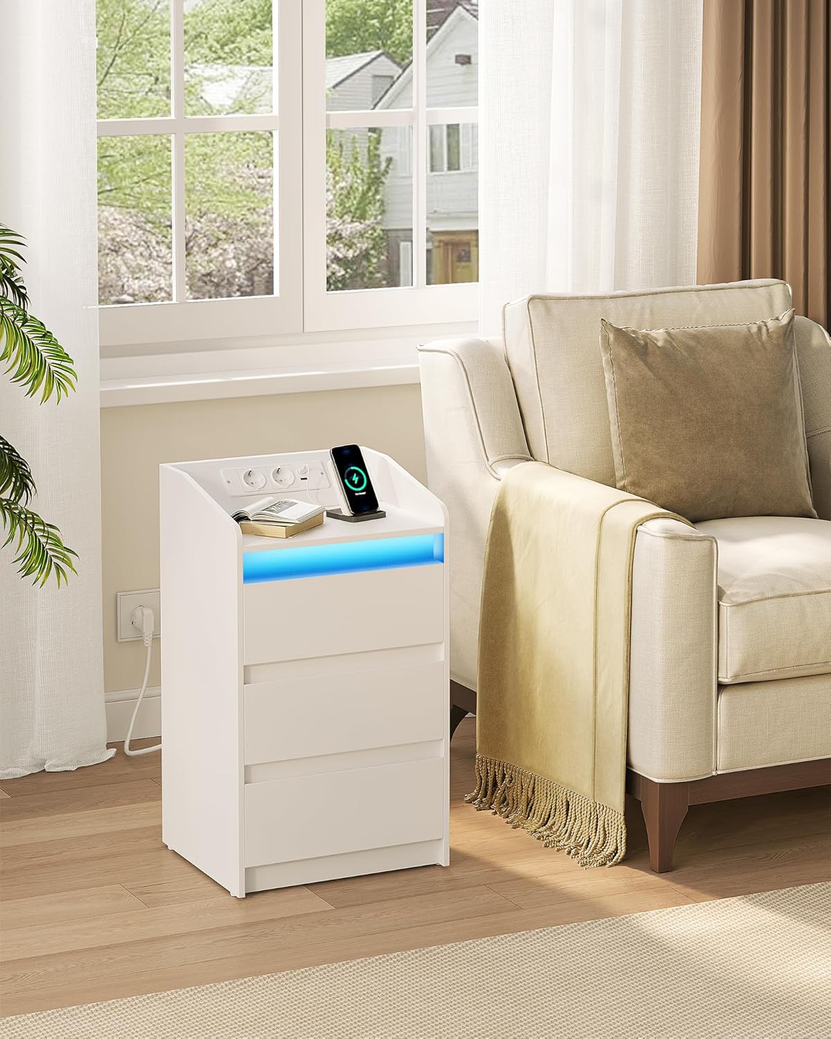 Hzuaneri Nachttisch 2er Set mit 3 Schubladen, Beistelltisch mit Ladestation und LED, 2 AC-Steckdosenund 2 USB-Anschlüsse für Schlafzimmer, Wohnzimmer, Weiß NS40103X