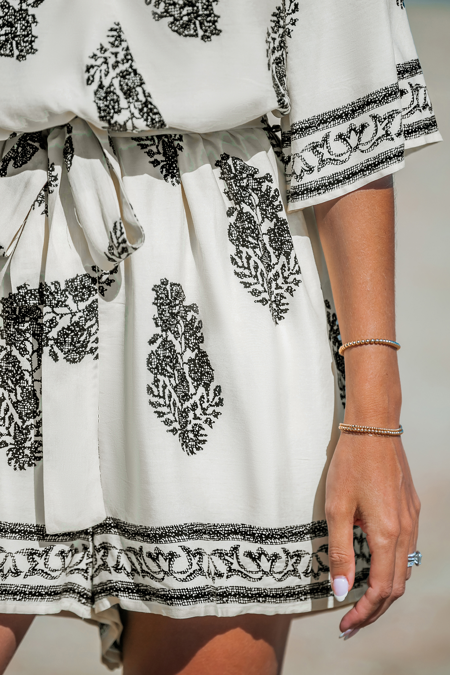 Combishort à demi-manches et fleurs abstraites noir et blanc