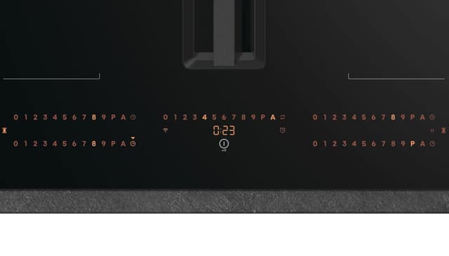 Hisense kogeplade med indbygget emhætte HEH8443BSCWF (83 cm)