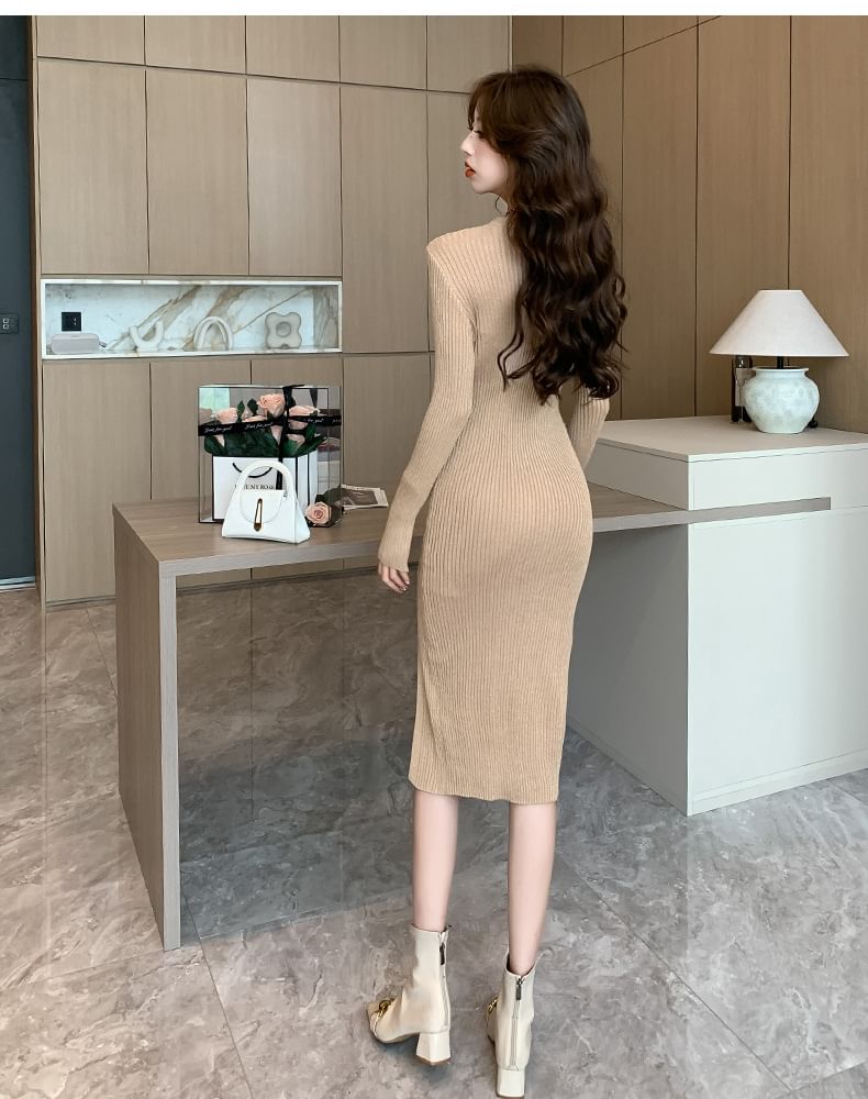 Yilda - Midi-jurk met lange mouwen, ronde hals, knoopsluiting en geribbelde breisels