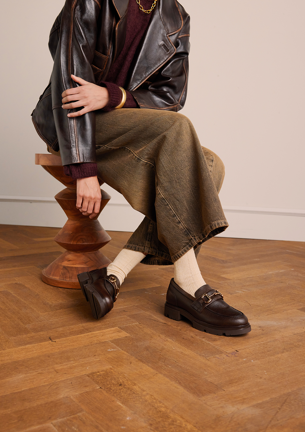 Donkerbruine leren loafers met gouden chain