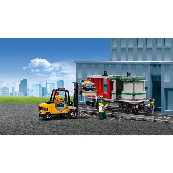 Le train de marchandises télécommandé LEGO City 60198