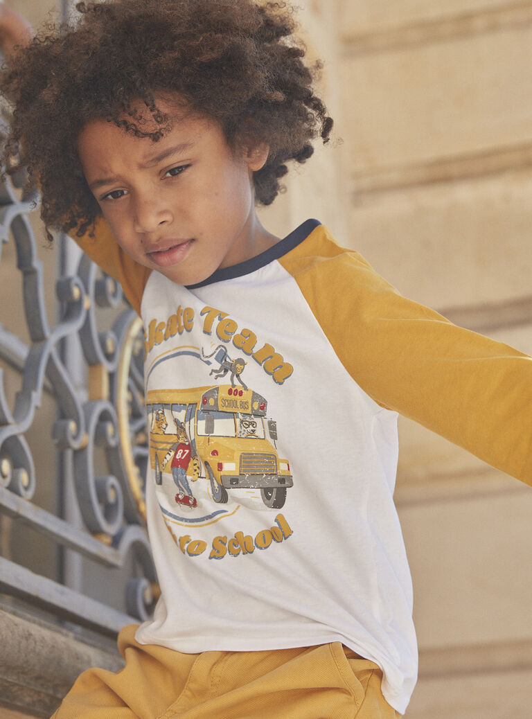 T-shirt blanc à motif bus scolaire