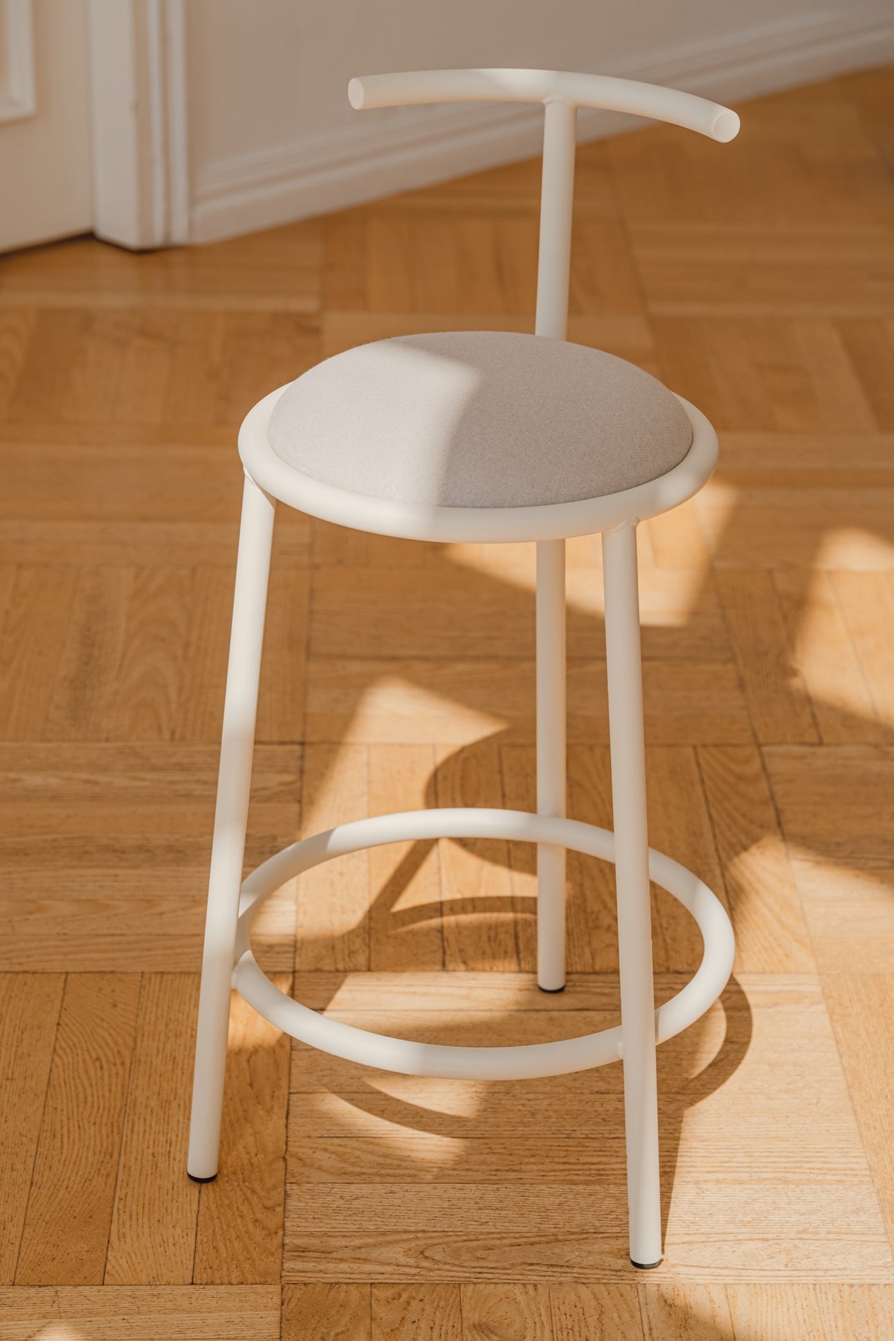 noo.ma HOGO Barkruk - met rugleuning - Piazza Beige