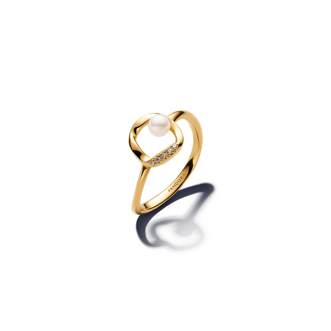 Pandora Gold Essence Organisch Geformter Pavé Kreis & Behandelte Süsswasserzuchtperle Ring