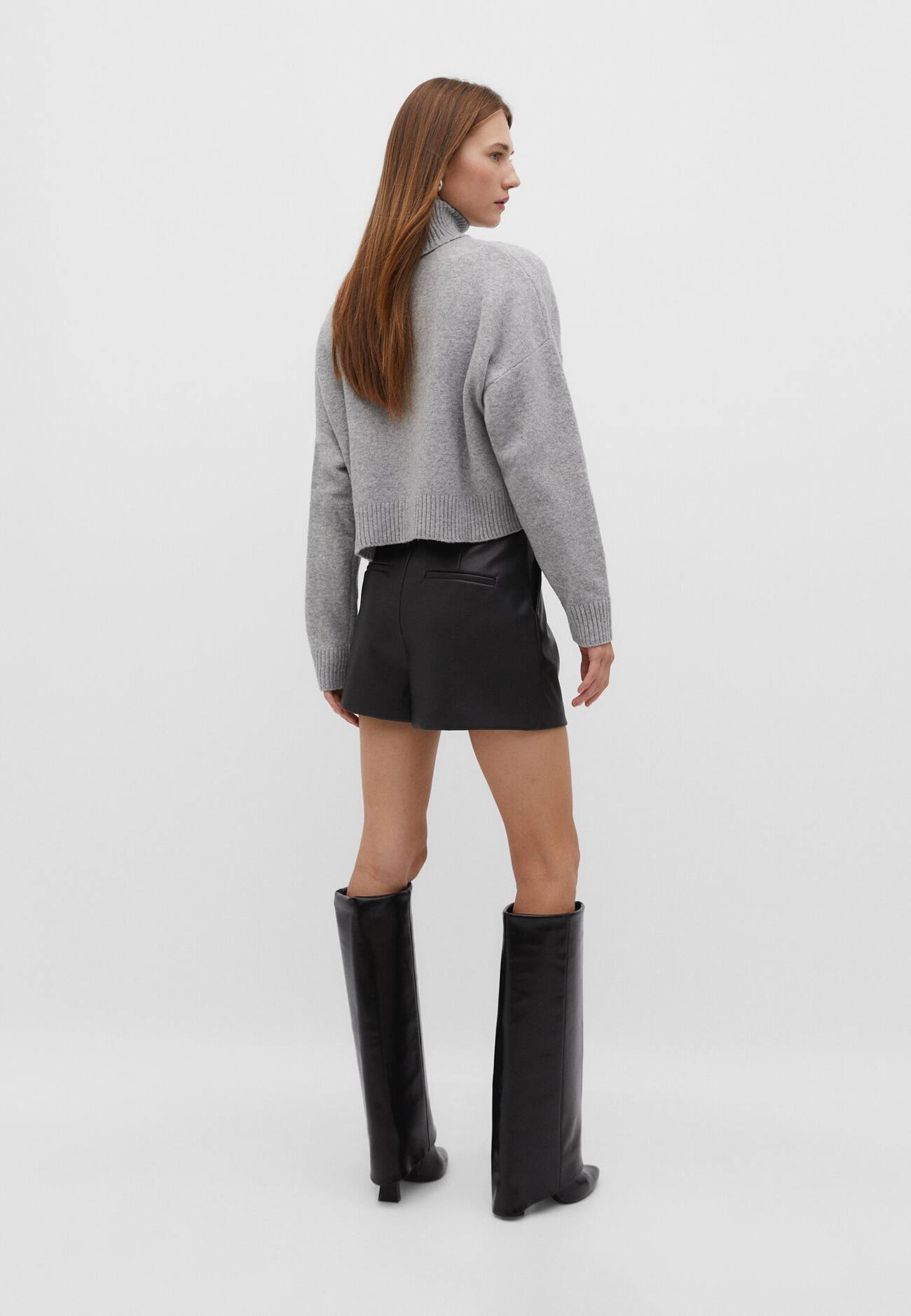 shorts de couro sintético