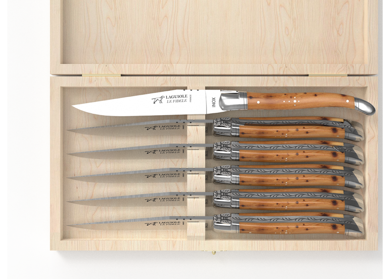 Service de 6 couteaux Laguiole avec un manche en bois de genévrier et mitres en acier inoxydable