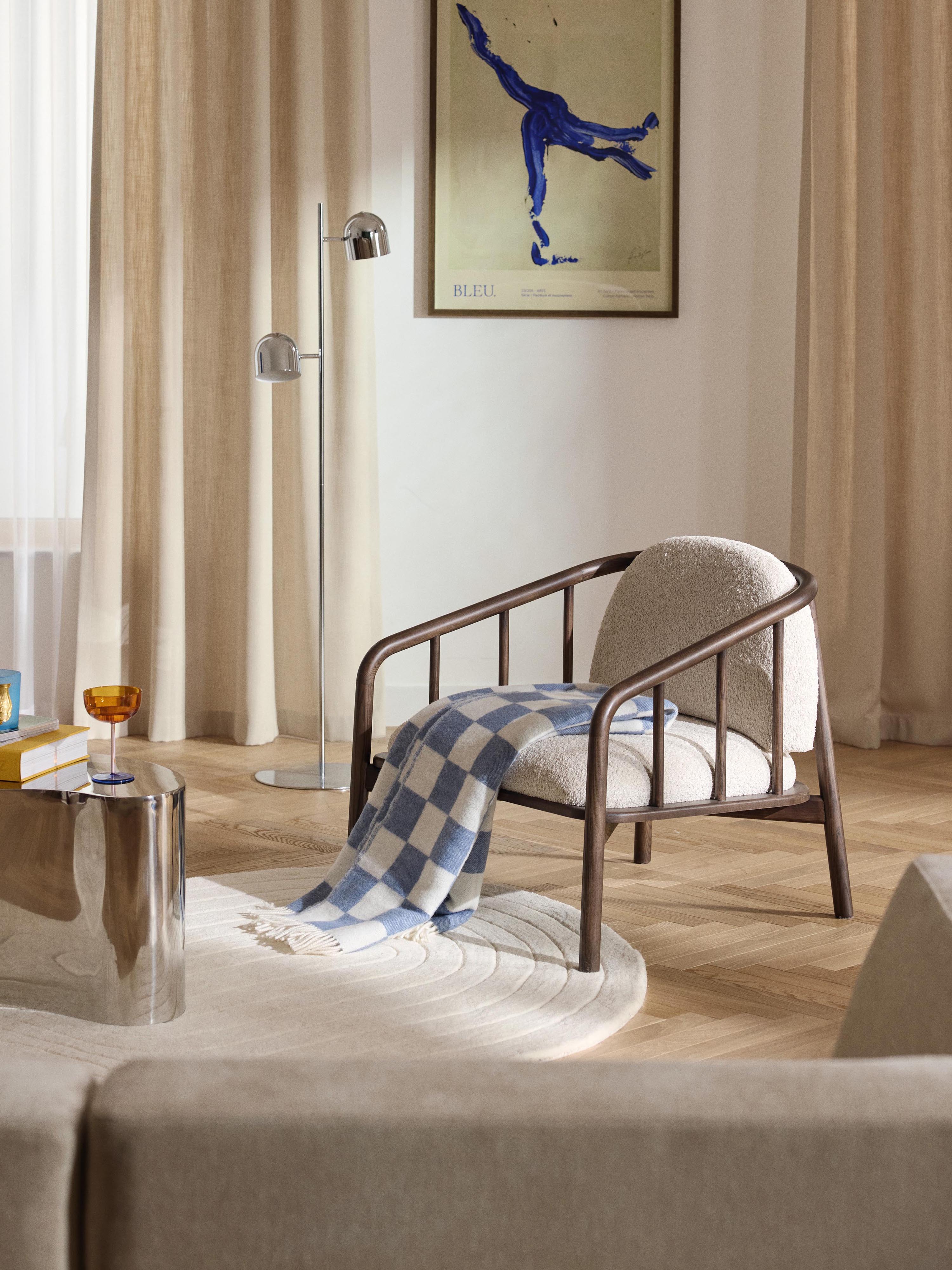 Loungefauteuil Balin van essenhout met teddy-bekleding