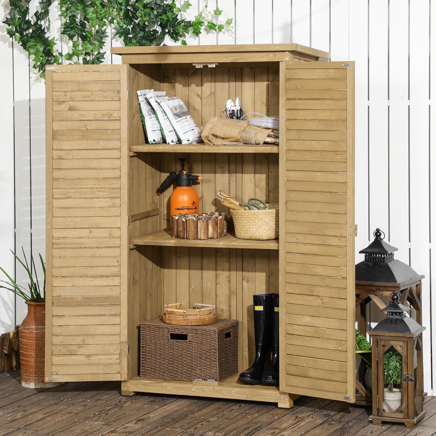 Outsunny Gartenschrank Holz, Geräteschuppen wetterfest 87x46,5x160cm, Gerätehaus mit Tür, Pultdach, Böden, Geräteschrank, Gartenhaus Werkzeugschrank Gartenschuppen für Garten, Terrasse, Natur