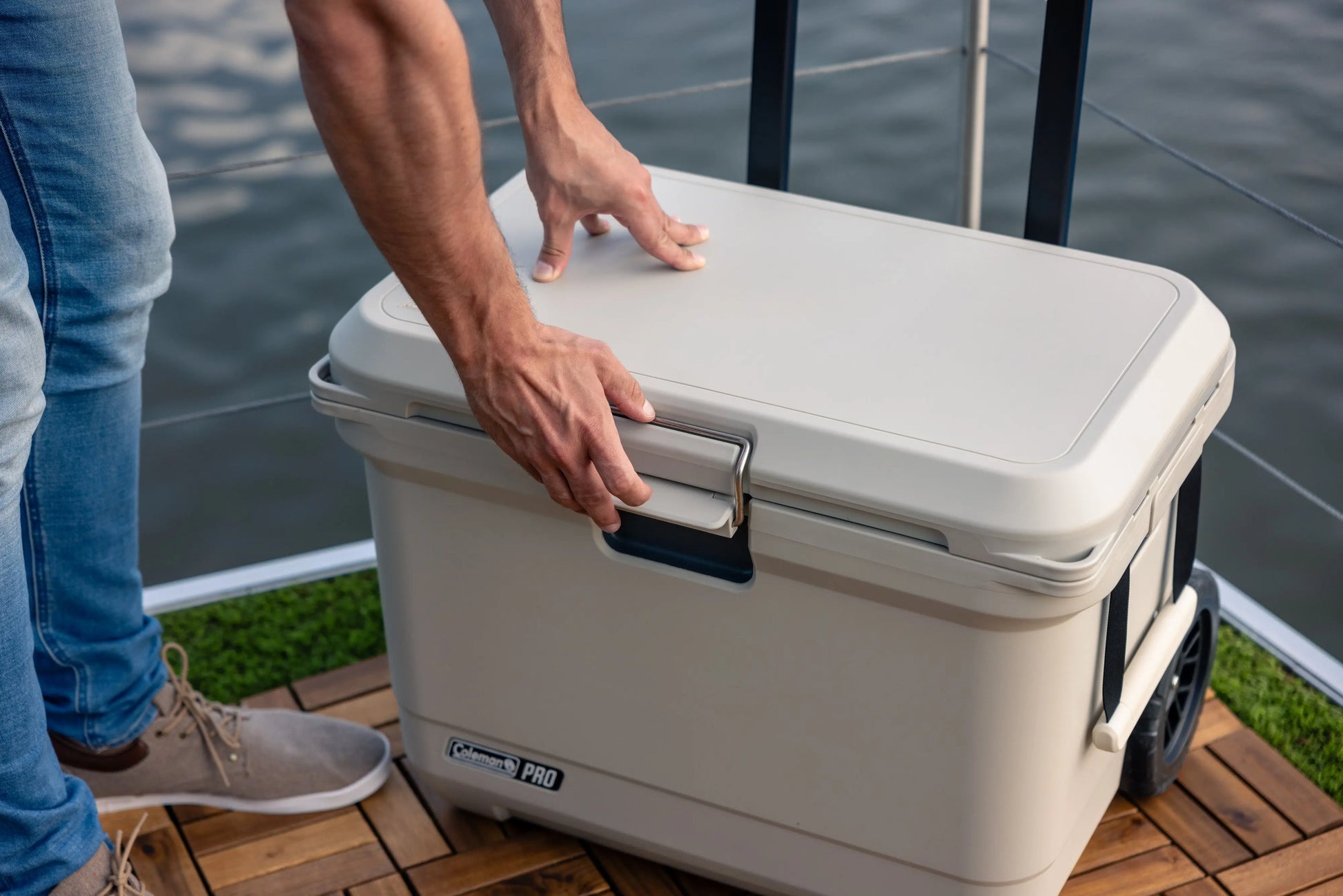 Coleman PRO 55QT Wheeled Kühlbox mit Rollen