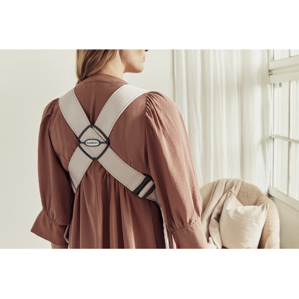 Køb BabyBjörn Light Beige Bæresele Mini | Luksusbaby